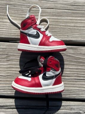Air Jordan 1 Retro High OG TD 'Chicago Lost & Found' Size 2c